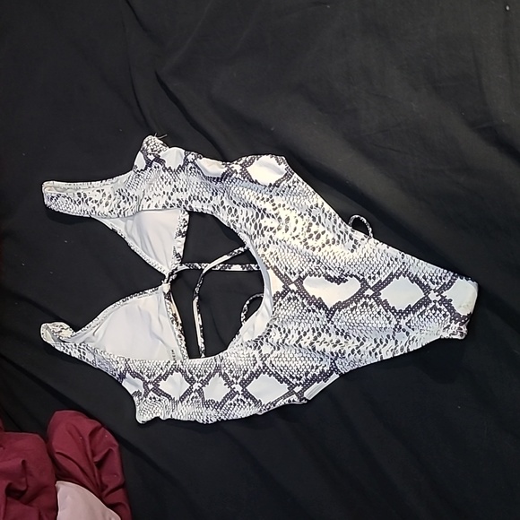 snakeskin one piece bikini - Picture 3 of 3